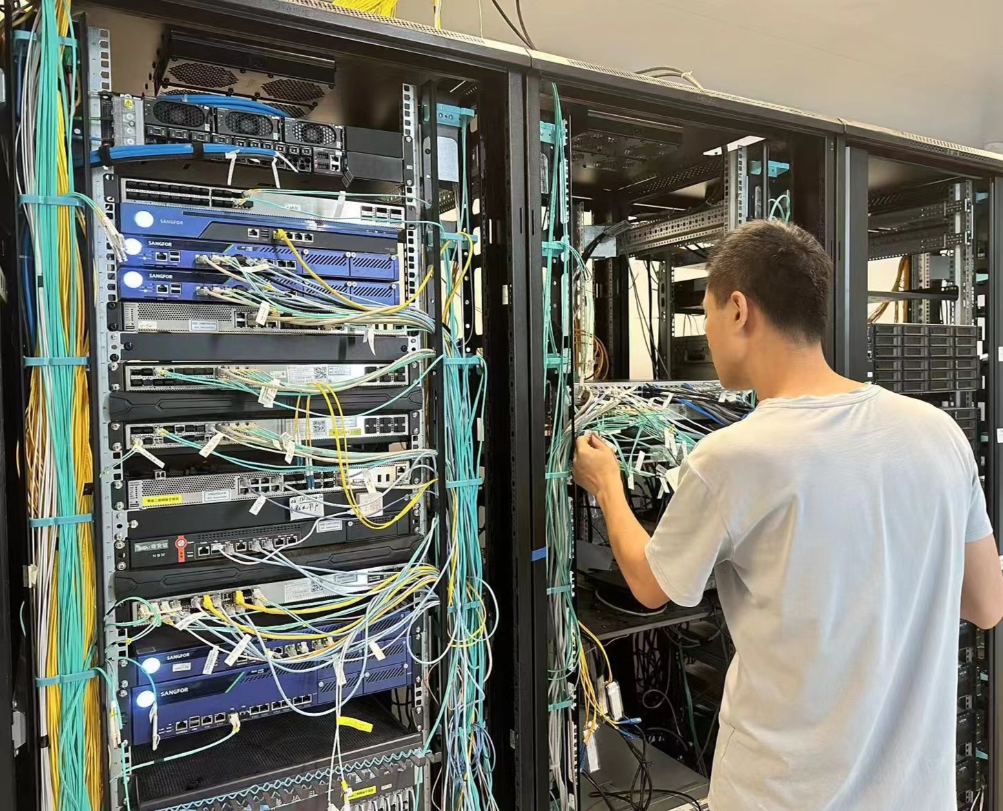 安华计算机 信息系统集成服务的全方位解决方案